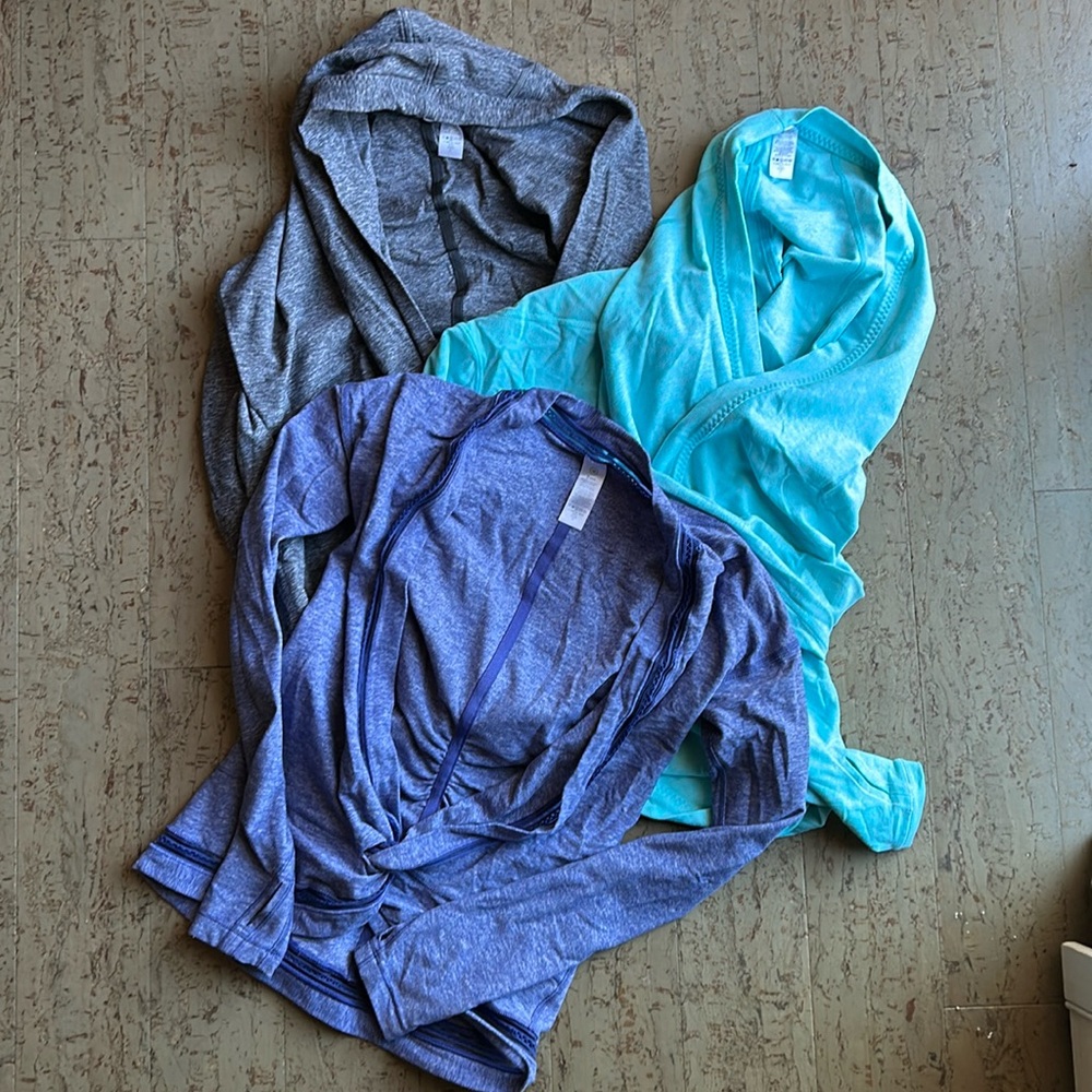 NWOT Ivivva shrugs, size 10